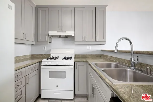 $279,000 | 18530 Hatteras Street, Unit 115, Tarzana, CA 91356