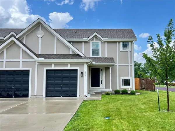 $309,900 | 500 West Lawrence Avenue, Spring Hill, KS 66083