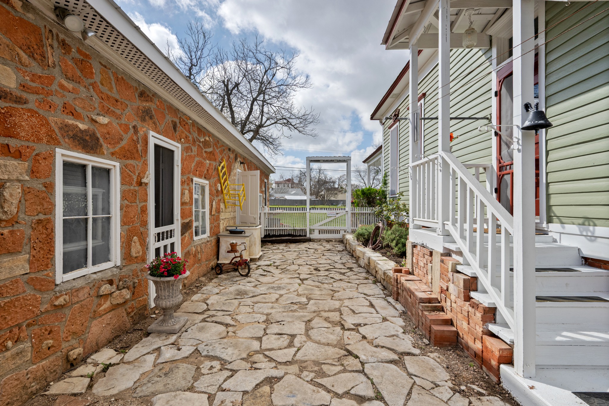 603 East 7th Street Georgetown, TX 78626 - Photo 23 of 33 a view of a pathway of a house
