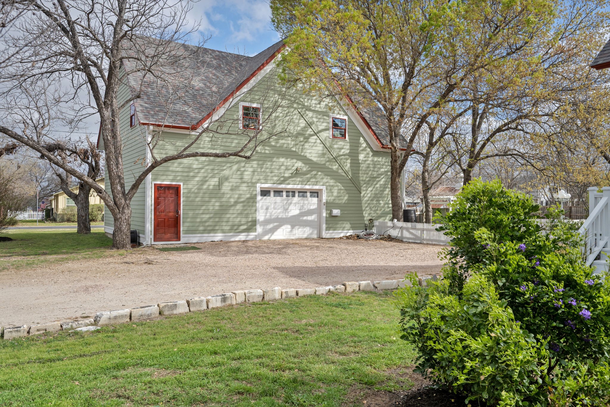603 East 7th Street Georgetown, TX 78626 - Photo 27 of 33 a view of a yard in front of a house
