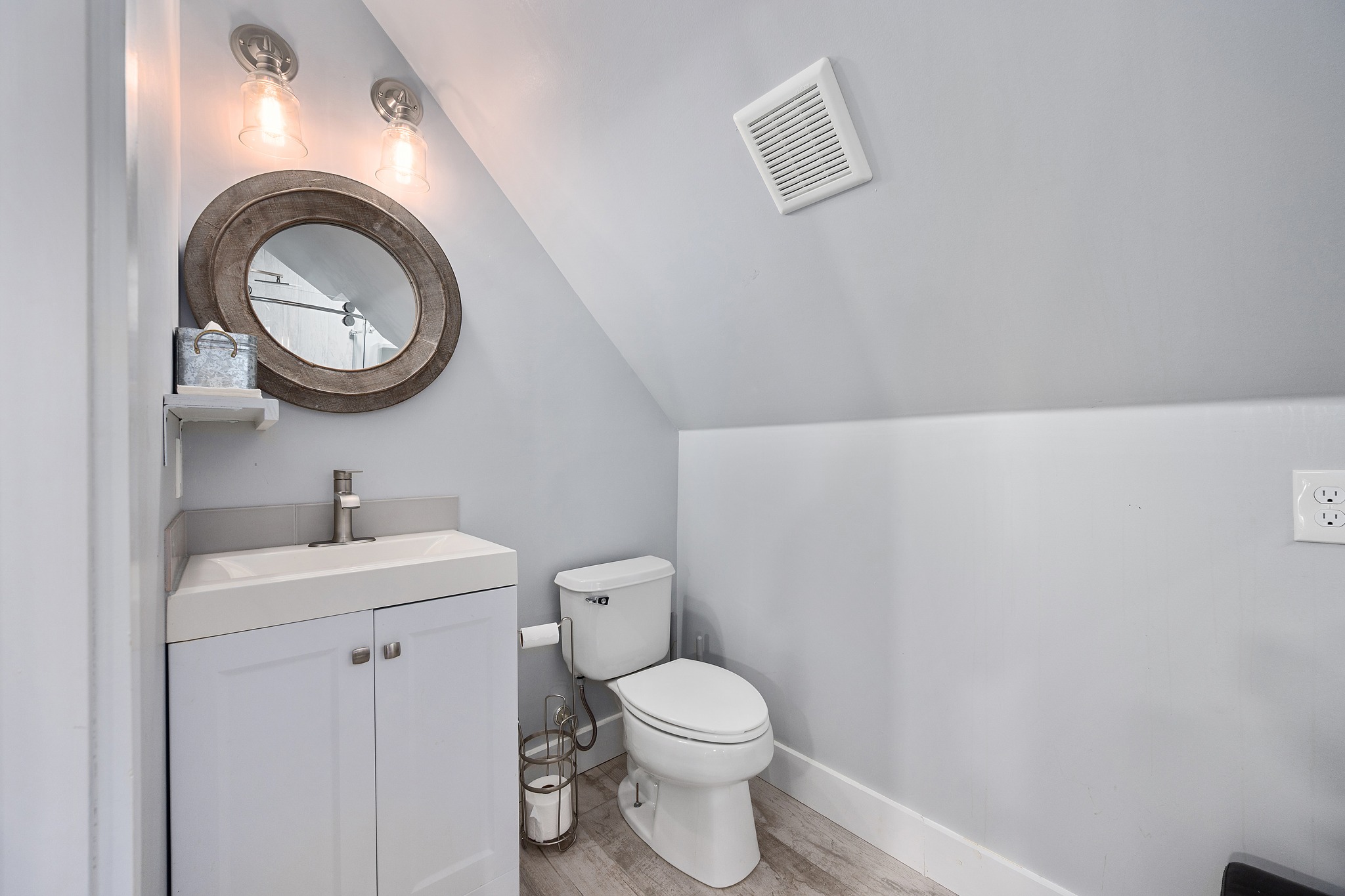 603 East 7th Street Georgetown, TX 78626 - Photo 33 of 33 a bathroom with a toilet a sink and a mirror