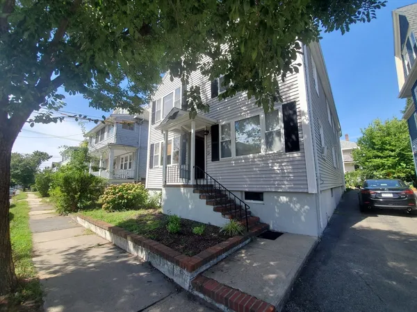 $3,400 | 31 Egerton Road, Unit 2, Arlington, MA 02474
