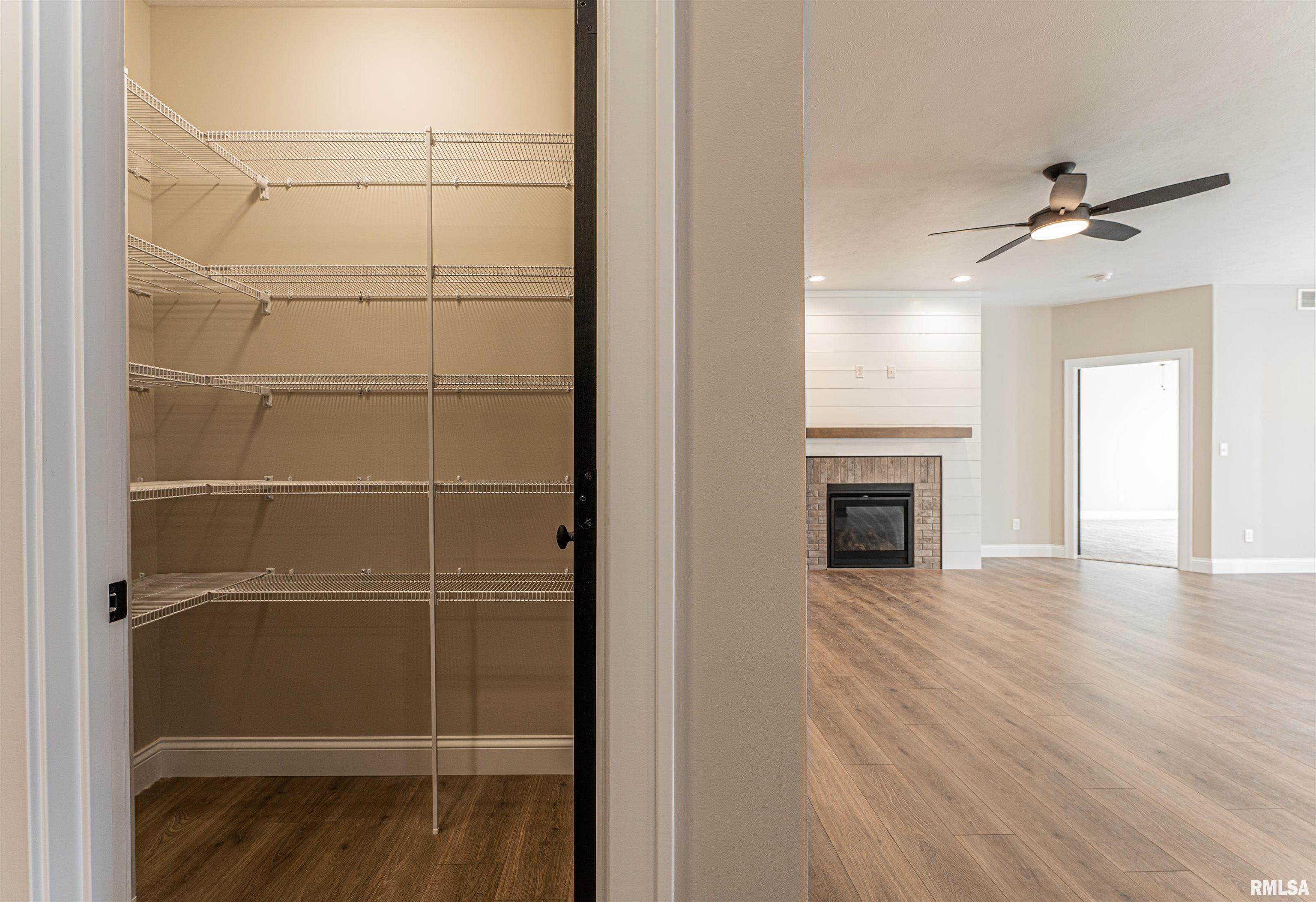 3300 Carnegie Drive Springfield, IL 62711 - Photo 20 of 38 Gallery Image 20
