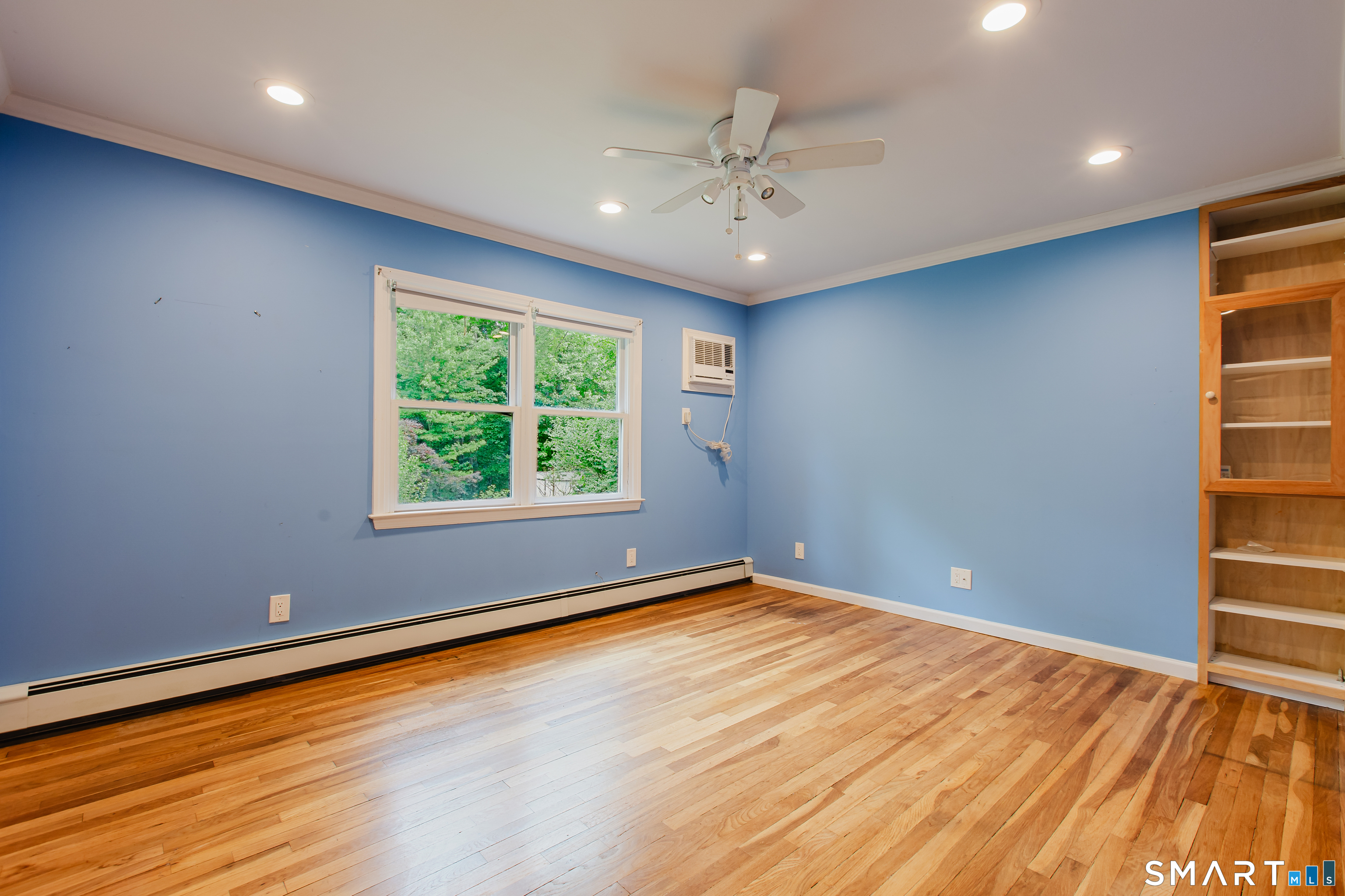 75 Westwood Road Stamford, CT 06902 - Photo 18 of 40 Bedroom #2 w/ hardwood floors, recessed lights & ceiling fan