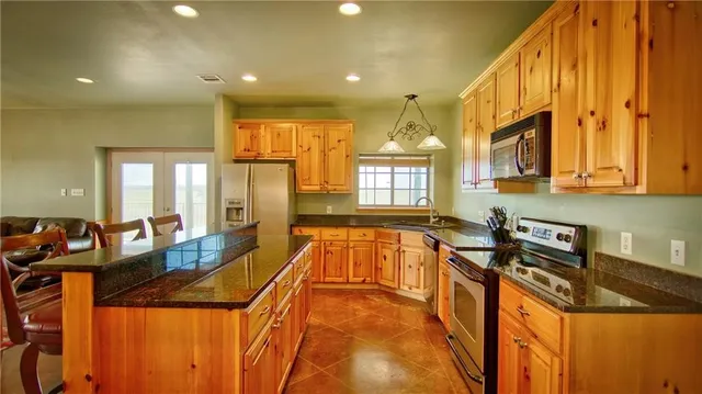 $2,200 | 1505 County Road 469, Elgin, TX 78621