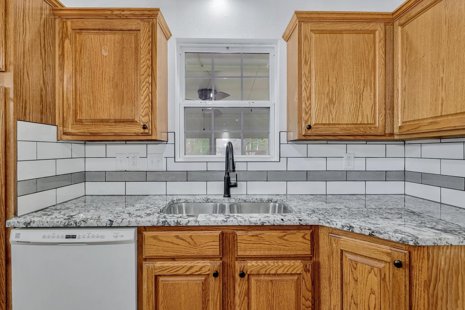 1808 South Shiloh Street Wichita, KS 67207 - Photo 11 of 30