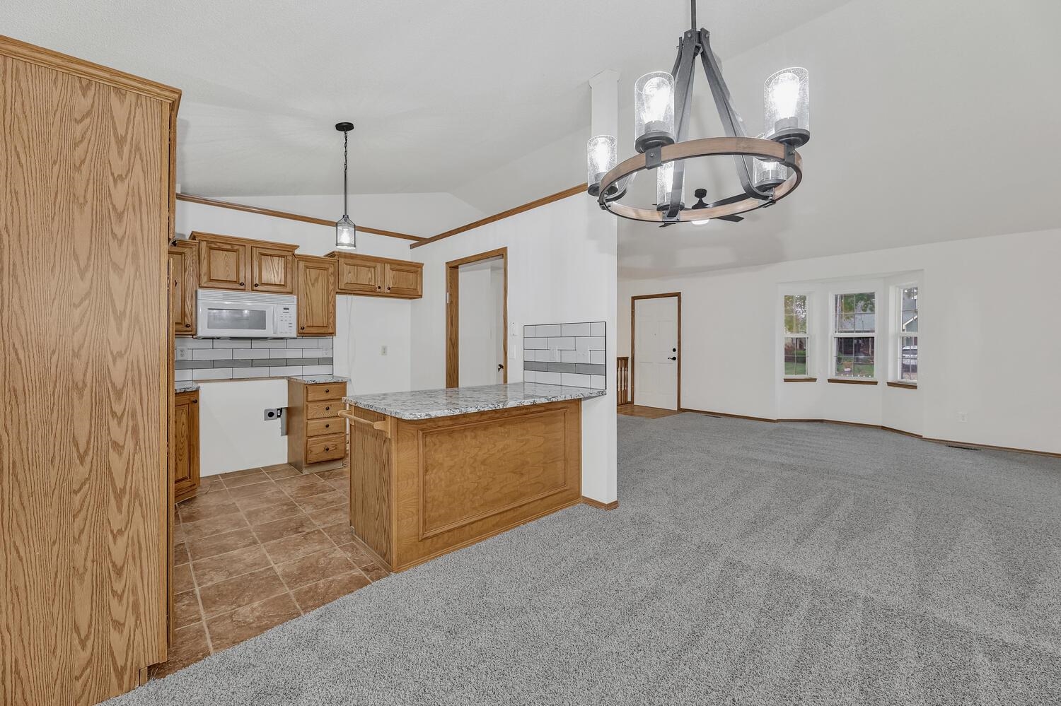 1808 South Shiloh Street Wichita, KS 67207 - Photo 6 of 30