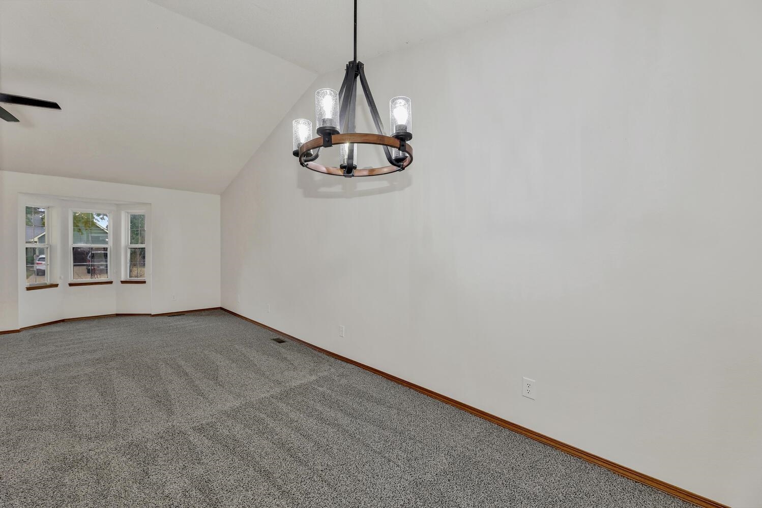 1808 South Shiloh Street Wichita, KS 67207 - Photo 7 of 30