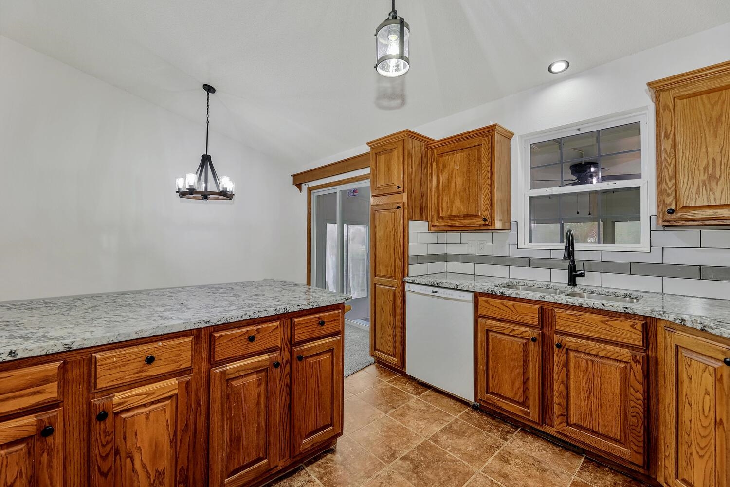 1808 South Shiloh Street Wichita, KS 67207 - Photo 9 of 30