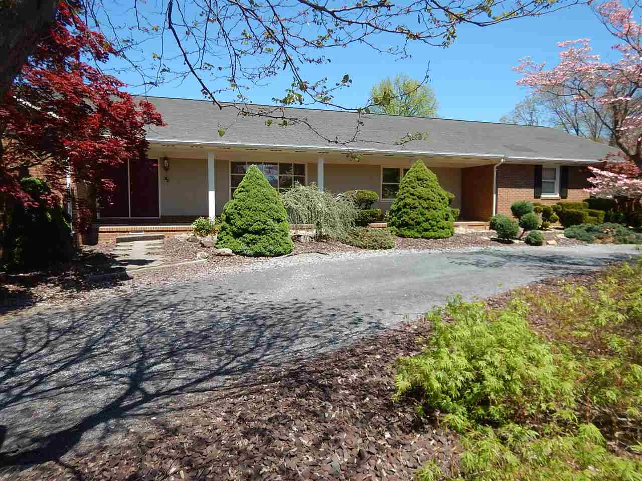 997 Old Farms Road Luray, VA 22835 - Photo 4 of 37 Gallery Image 4