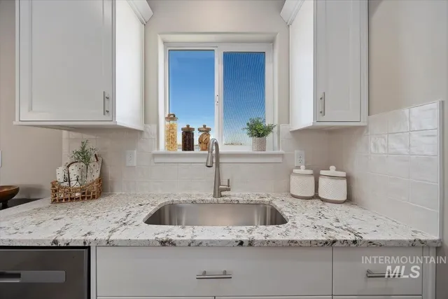 $379,000 | 2044 Lowline Avenue, Twin Falls, ID 83301