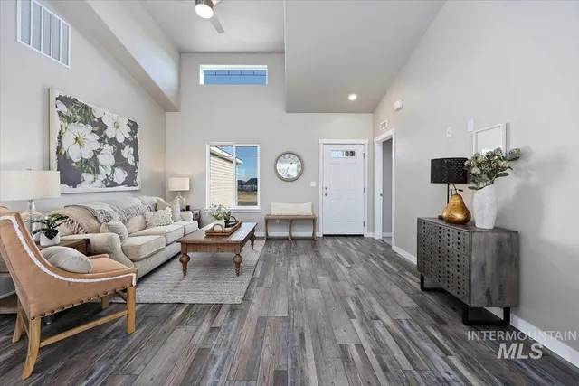 $379,000 | 2044 Lowline Avenue, Twin Falls, ID 83301