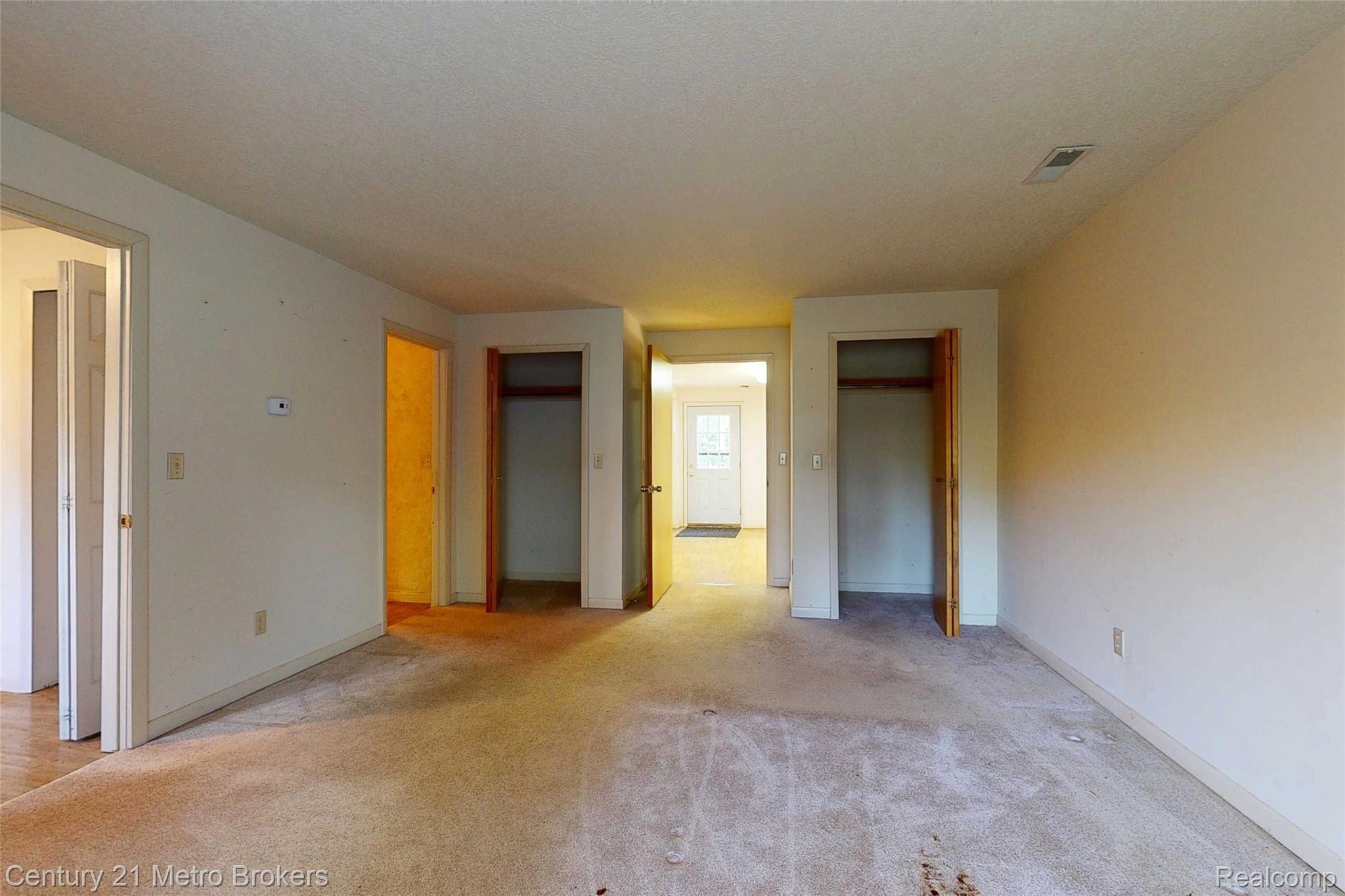 7475 East Atherton Road Davison, MI 48423 - Photo 18 of 50 7475-E-Atherton-Rd-16 Living Room.jpg