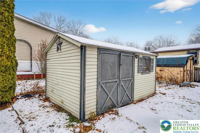 a view of a pathway with a yard
