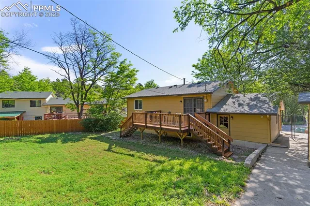 a view of a house with backyard and sitting area