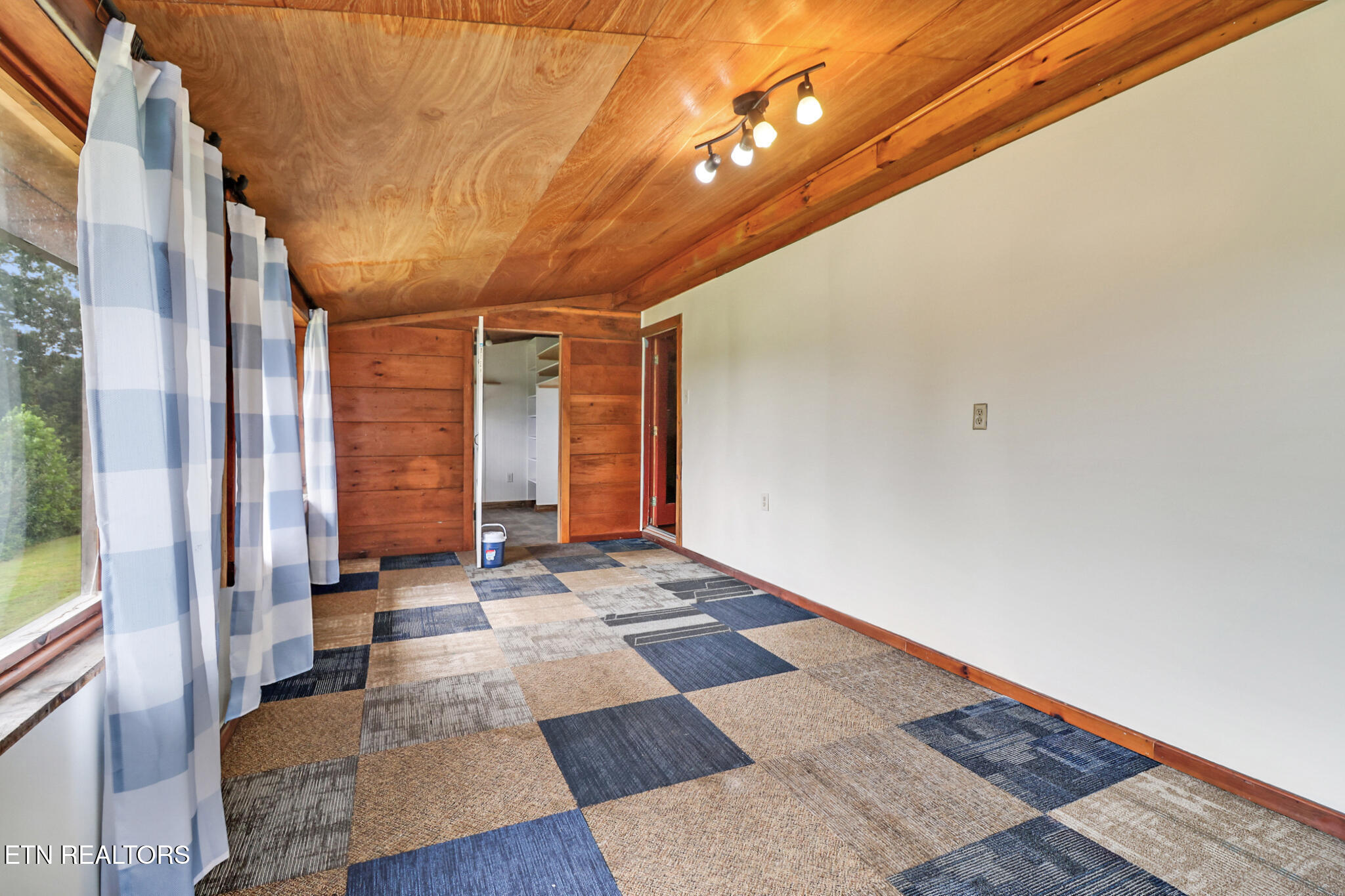 252 Carlie Lane Deer Lodge, TN 37726 - Photo 14 of 50 if1a2948-if1a2952