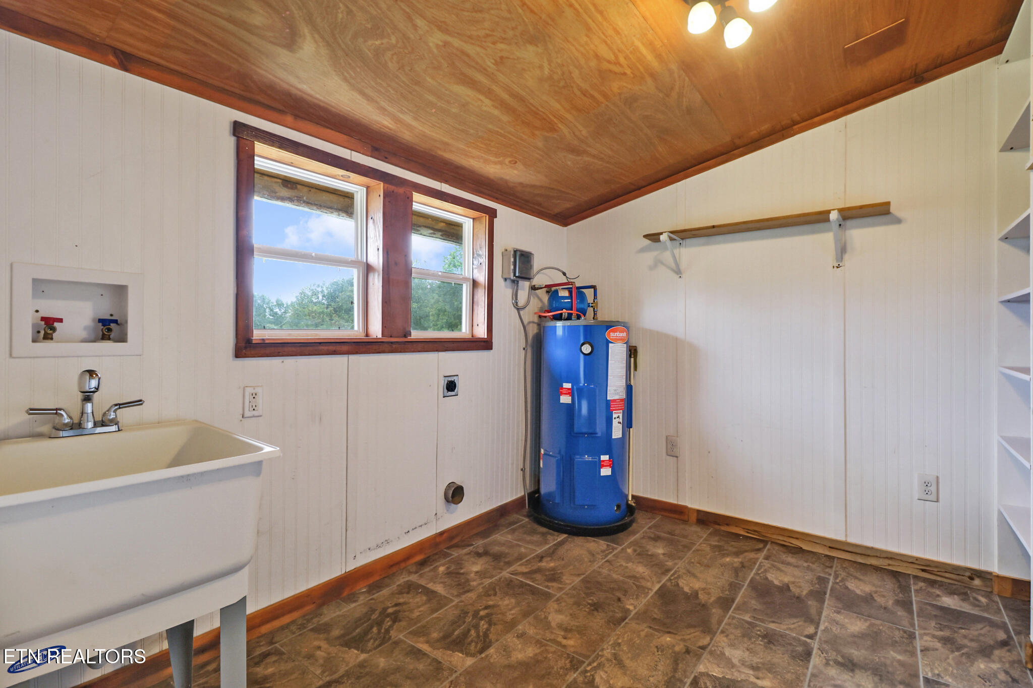 252 Carlie Lane Deer Lodge, TN 37726 - Photo 15 of 50 if1a2953-if1a2957