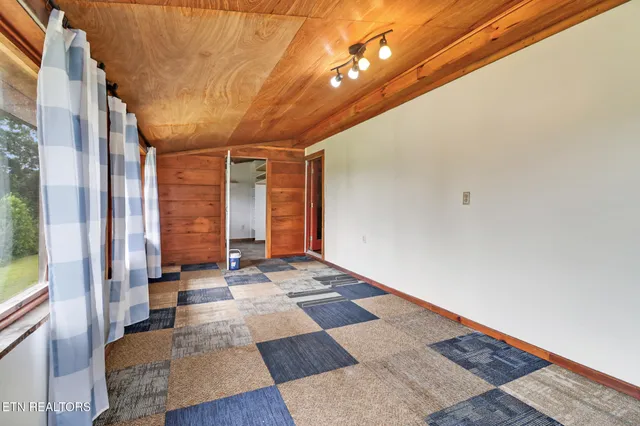 $475,000 | 252 Carlie Lane, Deer Lodge, TN 37726