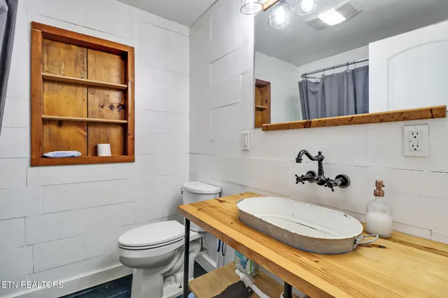 $475,000 | 252 Carlie Lane, Deer Lodge, TN 37726