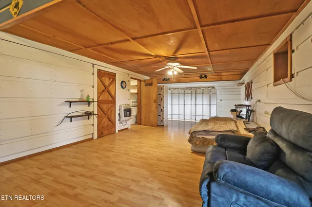 $475,000 | 252 Carlie Lane, Deer Lodge, TN 37726