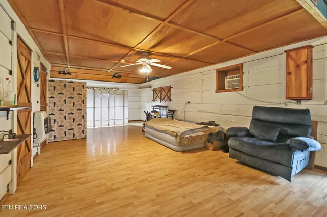 $475,000 | 252 Carlie Lane, Deer Lodge, TN 37726