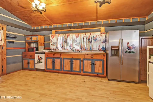 $475,000 | 252 Carlie Lane, Deer Lodge, TN 37726