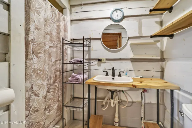 $475,000 | 252 Carlie Lane, Deer Lodge, TN 37726