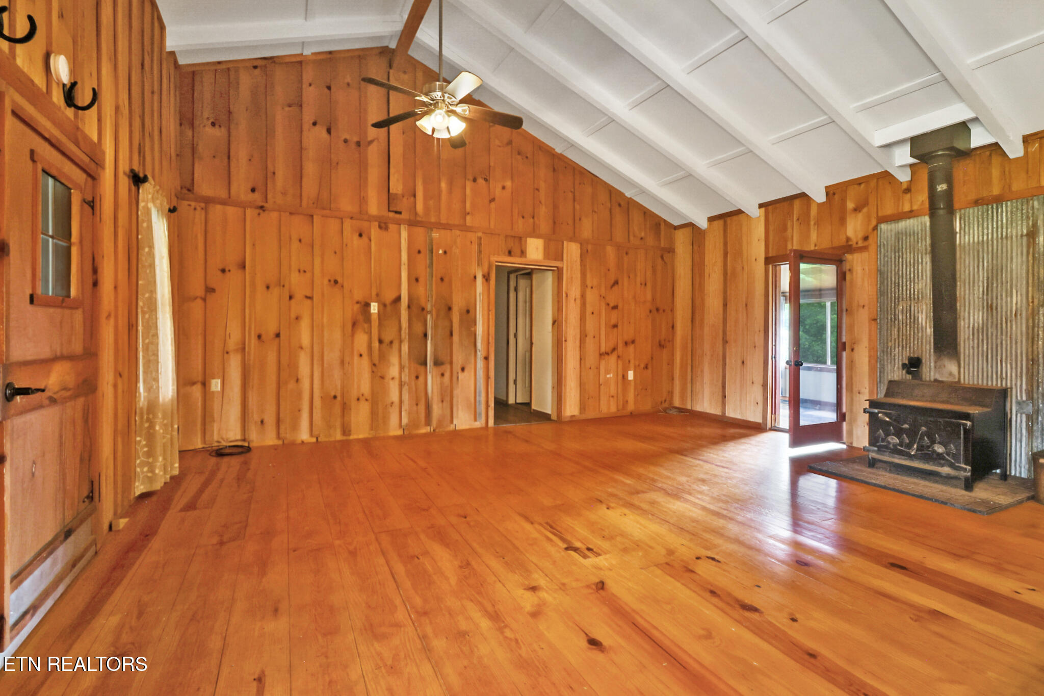 252 Carlie Lane Deer Lodge, TN 37726 - Photo 7 of 50 if1a2913-if1a2917