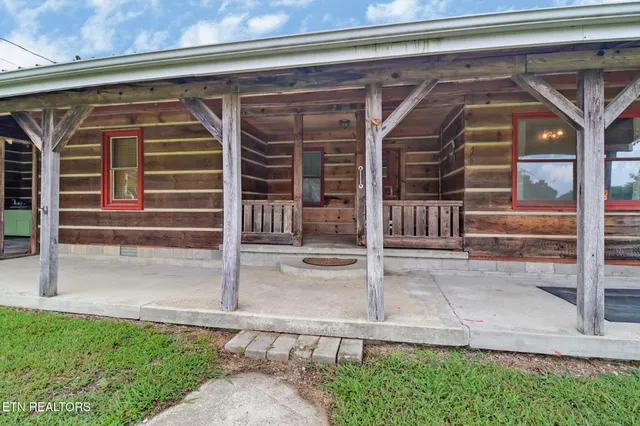 $475,000 | 252 Carlie Lane, Deer Lodge, TN 37726