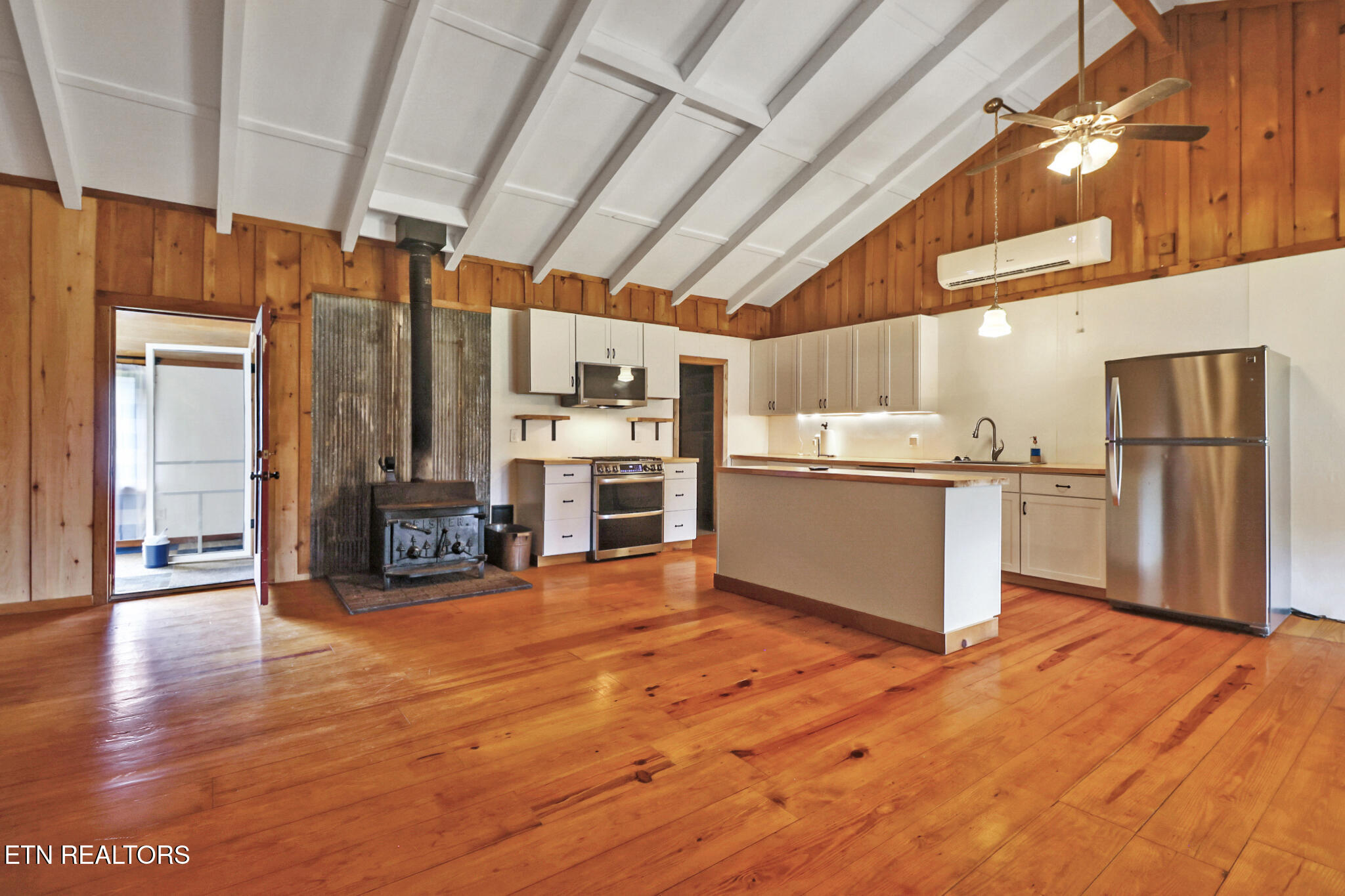 252 Carlie Lane Deer Lodge, TN 37726 - Photo 8 of 50 if1a2908-if1a2912