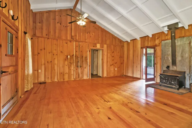 $475,000 | 252 Carlie Lane, Deer Lodge, TN 37726