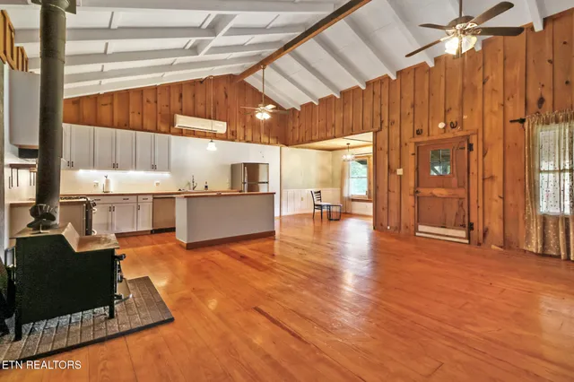 $475,000 | 252 Carlie Lane, Deer Lodge, TN 37726