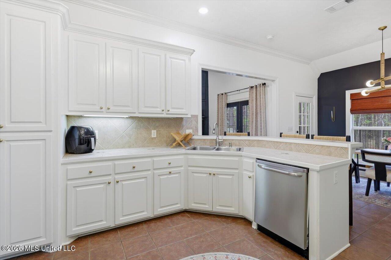 137 Baileys Ridge Circle Clinton, MS 39056 - Photo 12 of 35 10-137 Baileys Ridge Cir _ Home Tours MS