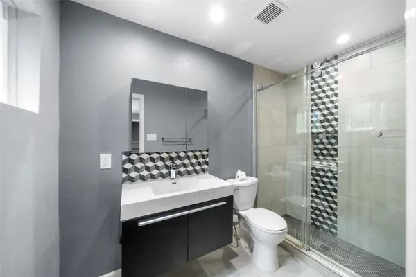 $1,250 | 311 Hawthorne Street, Unit 16, Houston, TX 77006