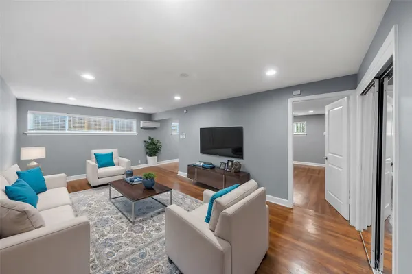 $1,250 | 311 Hawthorne Street, Unit 16, Houston, TX 77006