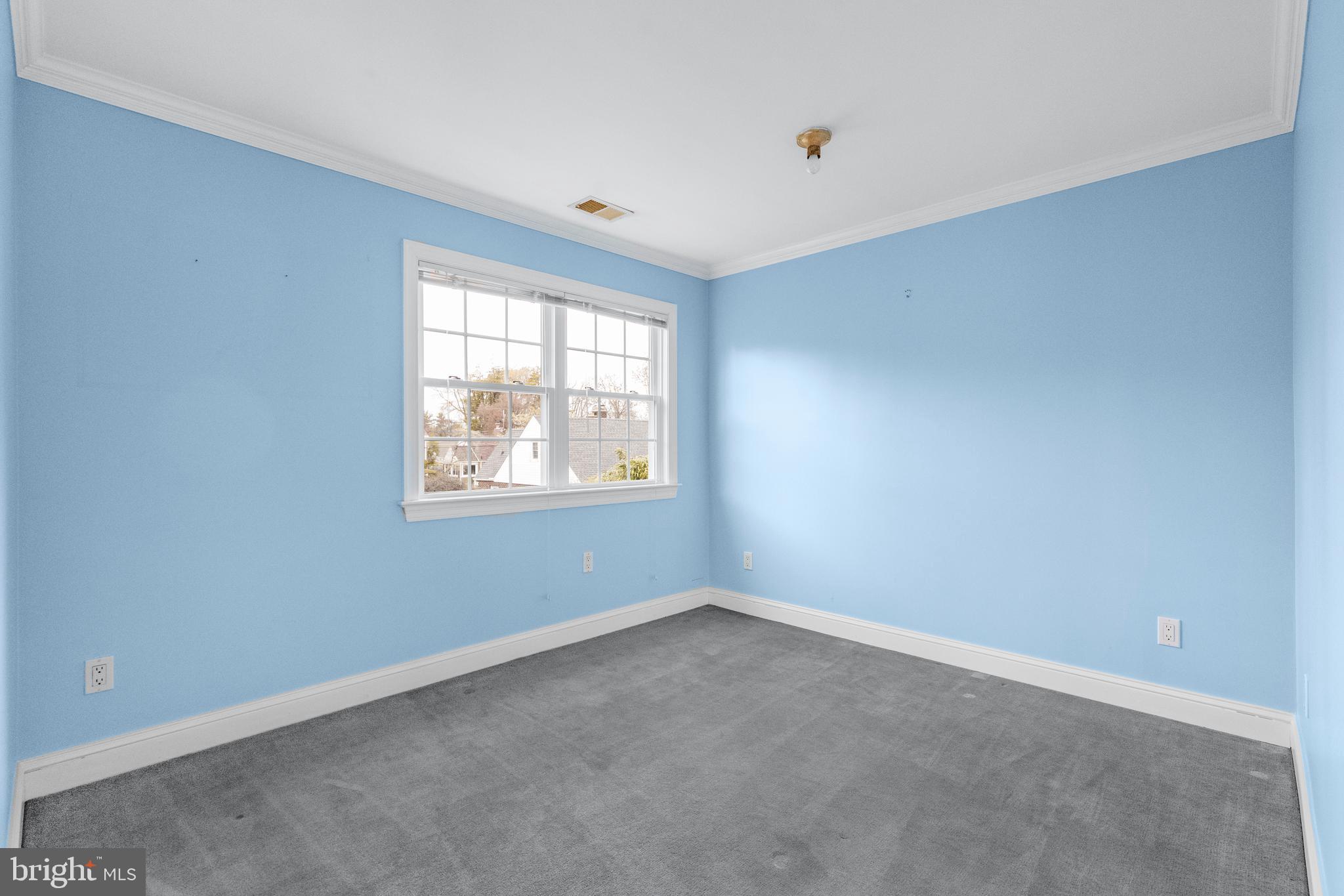 9505 Riley Road Silver Spring, MD 20910 - Photo 21 of 41 an empty room with a window