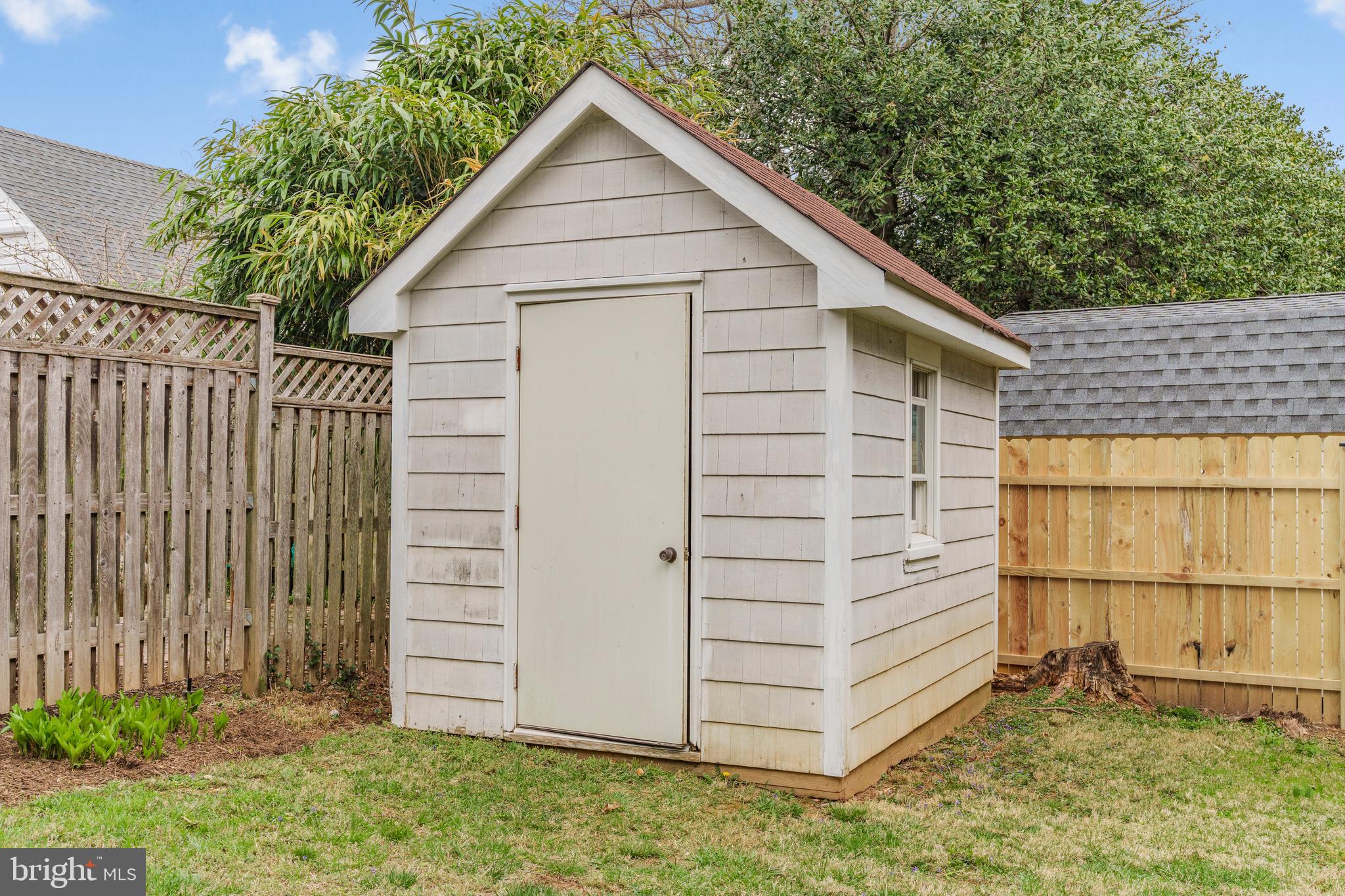 9505 Riley Road Silver Spring, MD 20910 - Photo 41 of 41 a backyard of a house