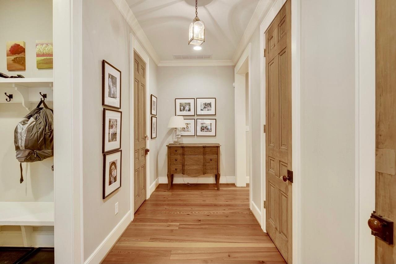 4315 Tuckahoe Road Memphis, TN 38117 - Photo 11 of 25 a view of a hallway with wooden floor and entryway