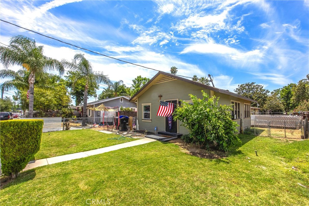 4230 13th Street Riverside, CA 92501 - Photo 4 of 35