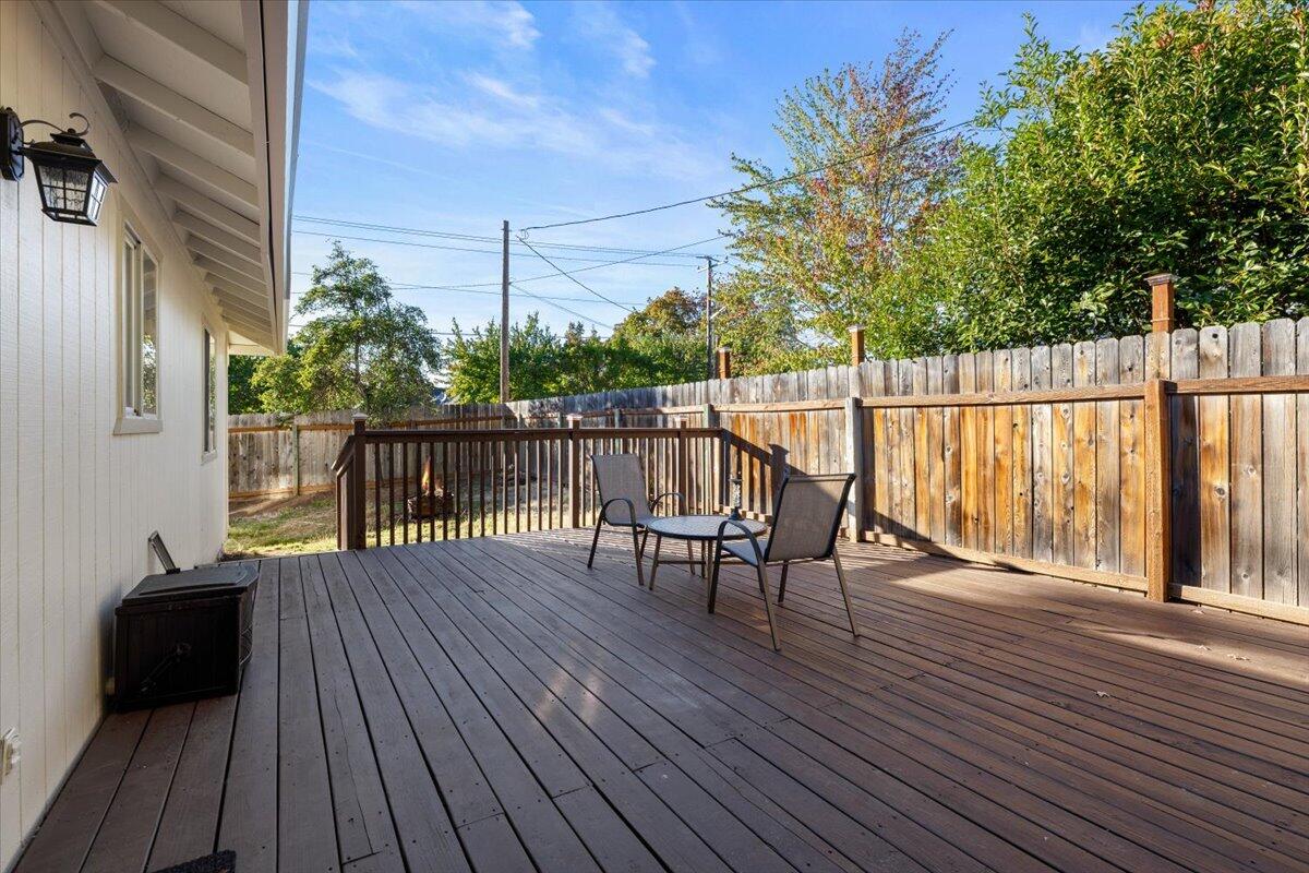 1689 Leonard Road Grants Pass, OR 97527 - Photo 21 of 23 21
