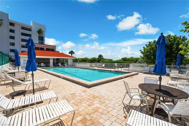 $1,025,000 | 4545 Gulf Of Mexico Drive, Unit 511, Longboat Key, FL 34228