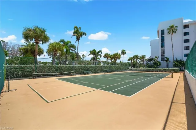 $1,025,000 | 4545 Gulf Of Mexico Drive, Unit 511, Longboat Key, FL 34228