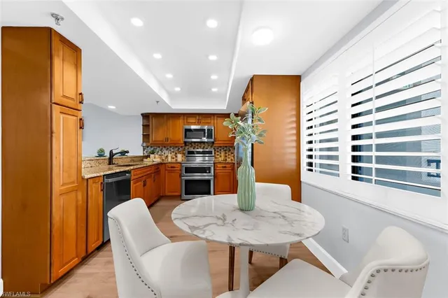 $1,025,000 | 4545 Gulf Of Mexico Drive, Unit 511, Longboat Key, FL 34228