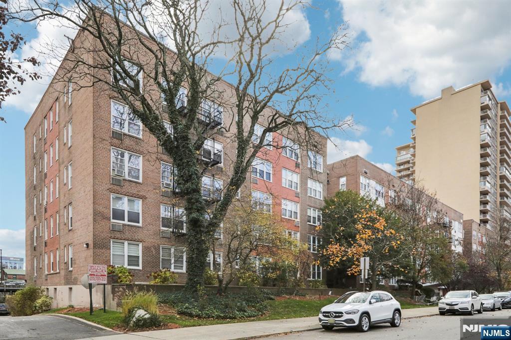 2160 Center, Unit 5N Fort Lee, NJ 07024 - Photo 2 of 30