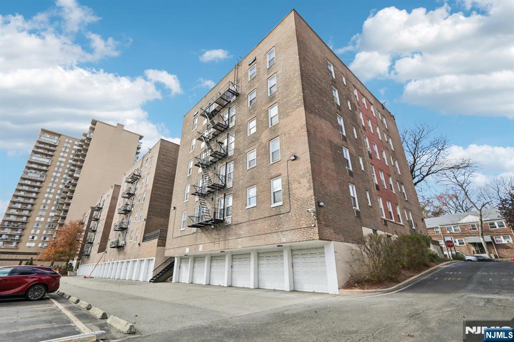 2160 Center, Unit 5N Fort Lee, NJ 07024 - Photo 26 of 30 a view of a building