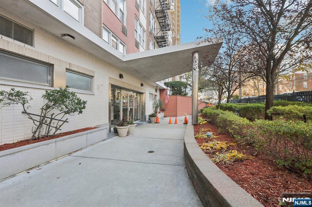 2160 Center, Unit 5N Fort Lee, NJ 07024 - Photo 3 of 30