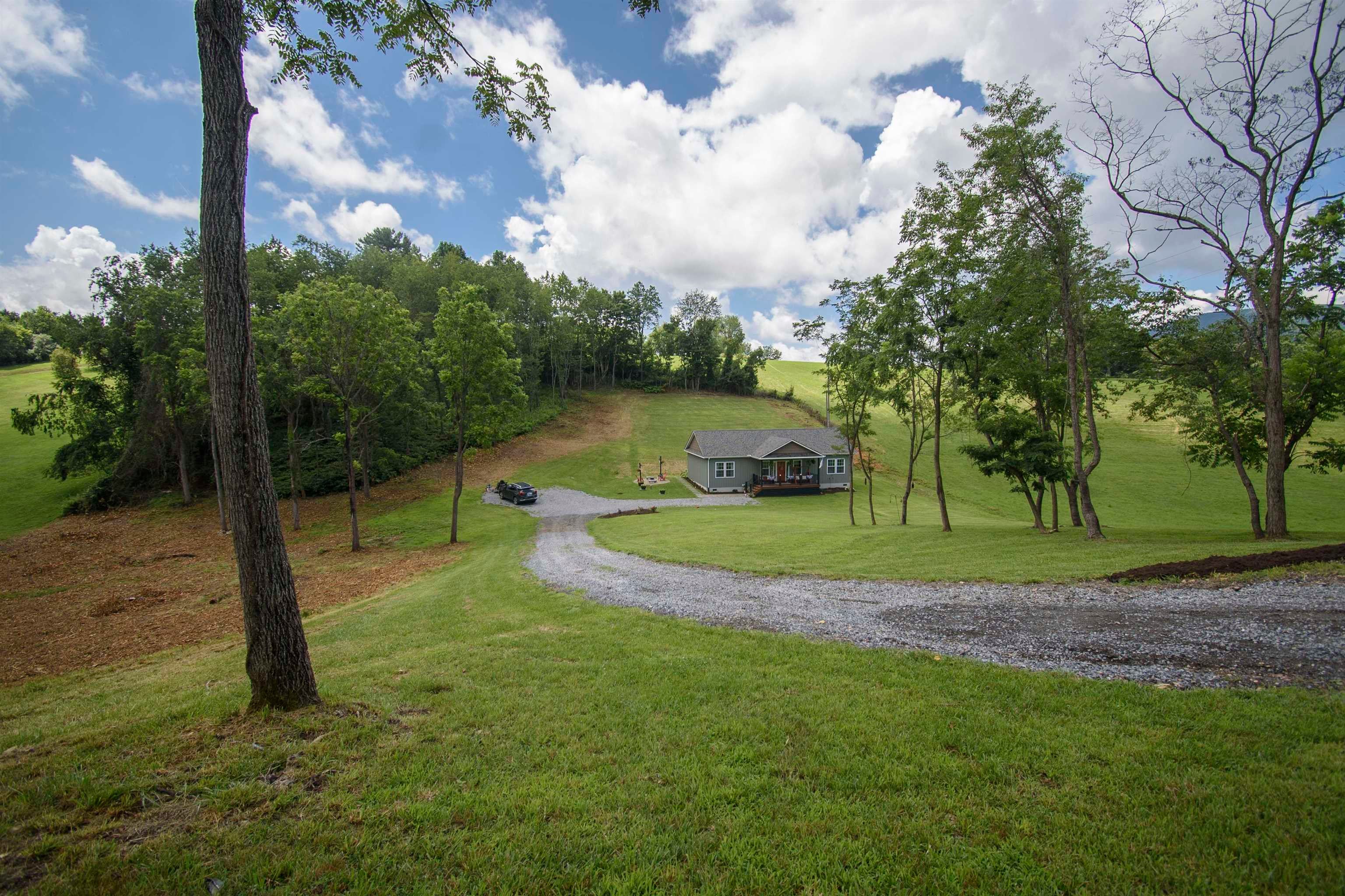 268 Virginia Heights Road Pearisburg, VA 24134 - Photo 3 of 34 Gallery Image 3