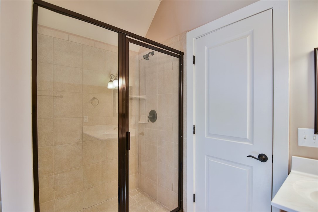 102 Cliffside Trail Pickens, SC 29671 - Photo 21 of 43 Master bath with double sinks