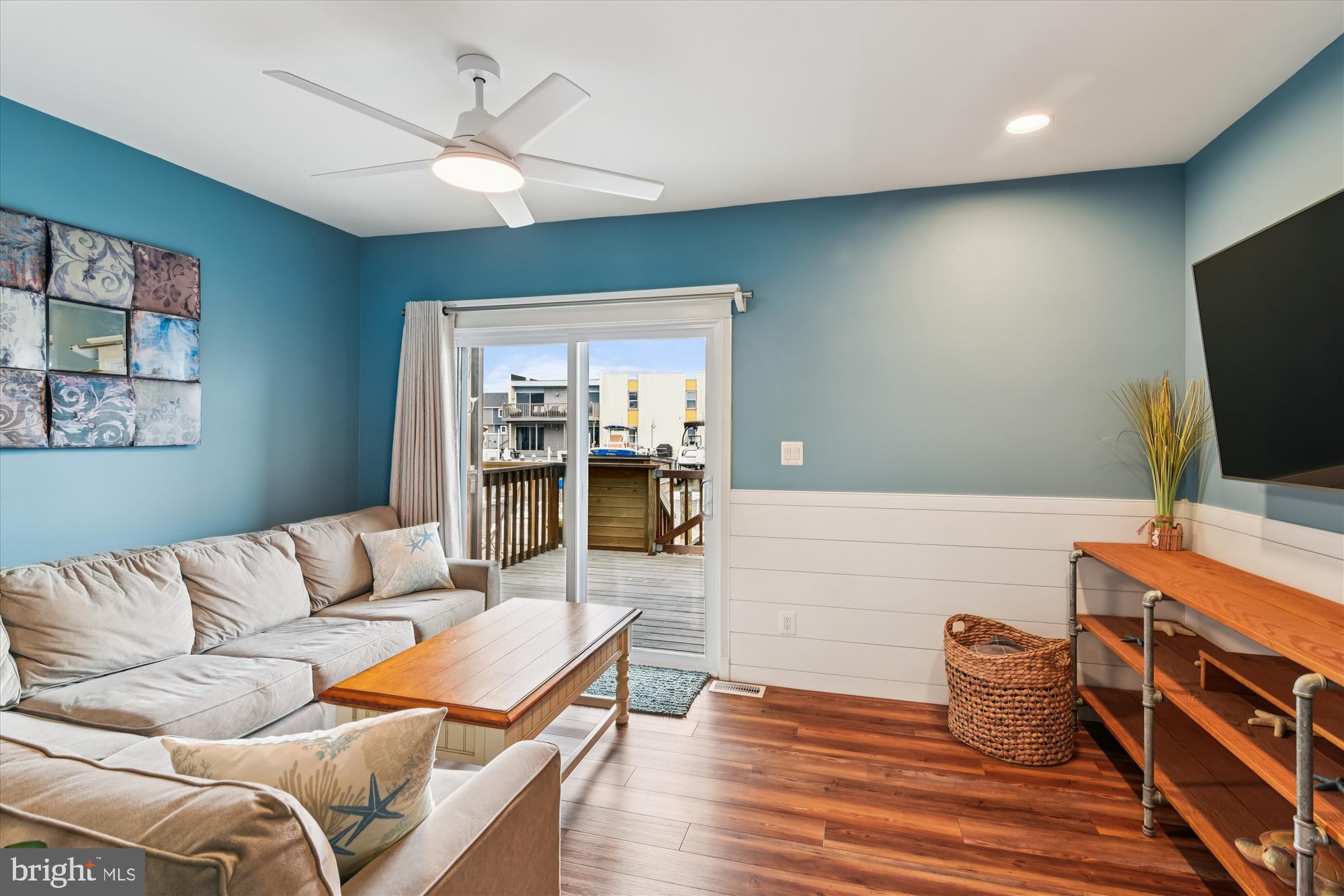 160 Captains Quarters Road Ocean City, MD 21842 - Photo 12 of 71 Living Room