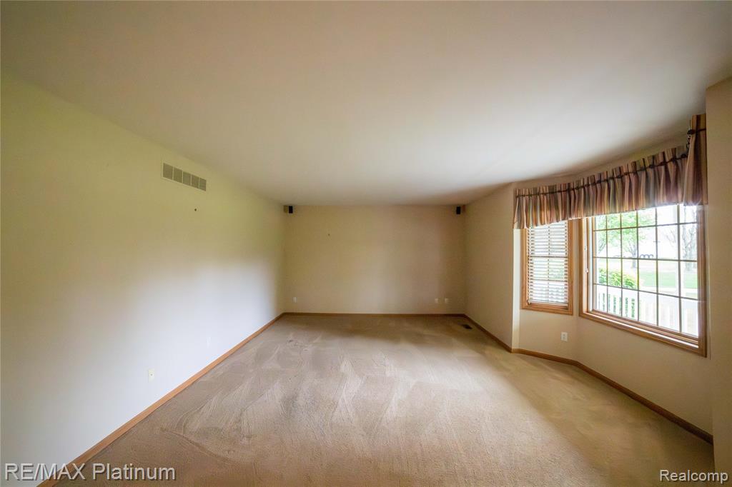 12987 Holtforth Road Fenton, MI 48430 - Photo 7 of 46